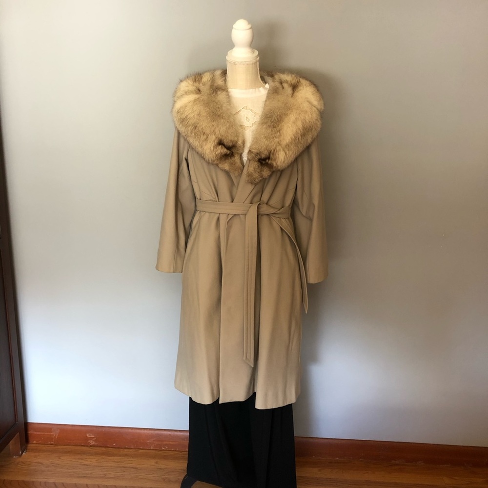Vintage Lorendale 100% wool trench coat with fox fur collar